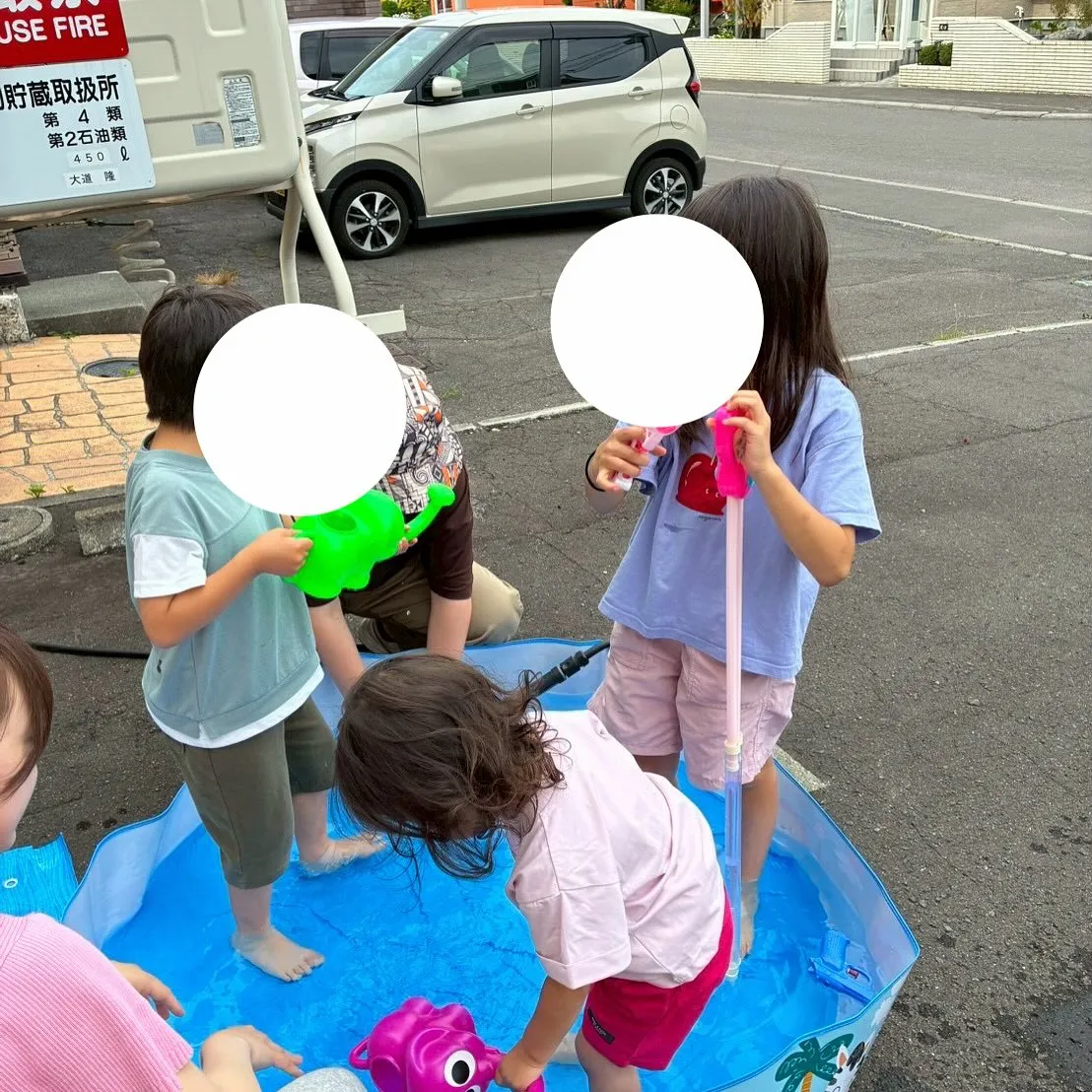 暑さがいよいよ本格的になってきたので、あいの里教室でも水遊び...
